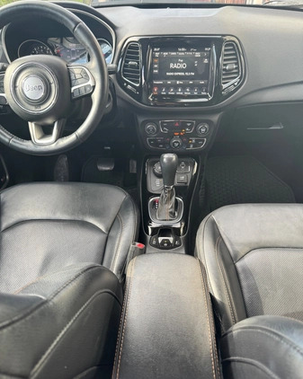 Jeep Compass cena 88000 przebieg: 82000, rok produkcji 2017 z Tychy małe 46
